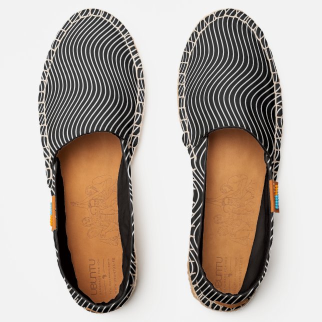 Trippy Black & White Cool Psychedelic Wavy Stripes Espadrilles (Front)
