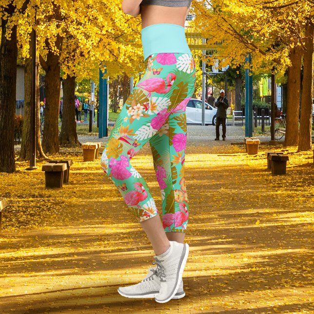 Tropical Flamingo Teal Capri Leggings (Tropical Flamingo Teal Capri Leggings)