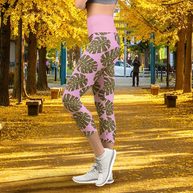 Tropical Leaf Monstera Pink Green Capri Leggings (Tropical Leaf Monstera Pink Green Capri Leggings)