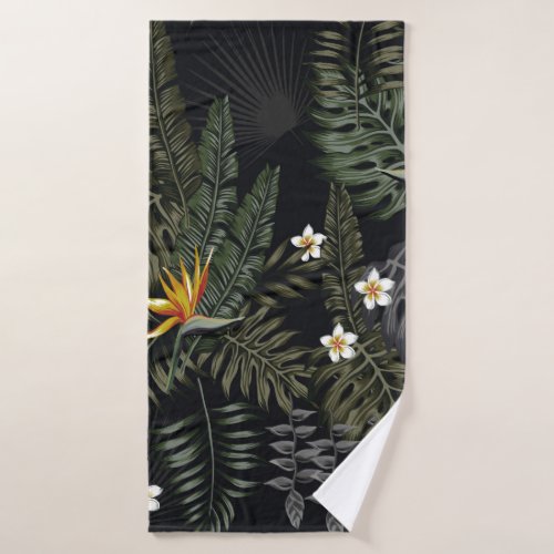 Tropical leaves and flowers in the night style Se Bath Towel