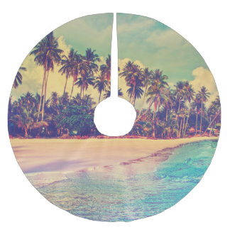 Tropical paradise: sea, hotel, beach. brushed polyester tree skirt