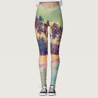 Tropical paradise: sea, hotel, beach. leggings