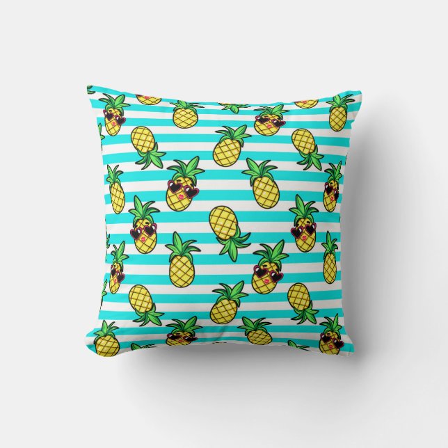 Tropical Pineapples: Retro Sunglasses Pattern. Throw Pillow (Front)