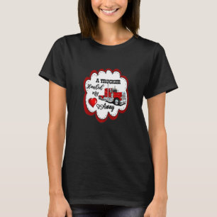 Truckers wife Truck drivers girlfriend   T-Shirt
