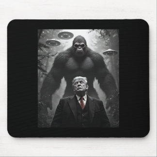Trump Bigfoot Ufo Alien Encounter Visitation Consp Mouse Pad
