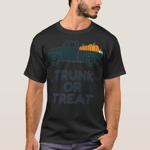 Trunk or Treat Vintage Truck picking up Pumpkins P T_Shirt