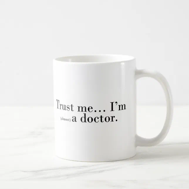 Tazza Umoristica Per Studenti Di Medicina – "Trust Me I'm Almost A Doctor" – Ceramica 325 Ml, Lavabile In Lavastoviglie
