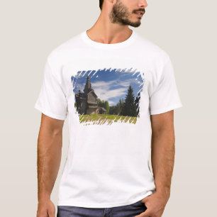 Ttraditional wooden Russian Orthodox church T-Shirt