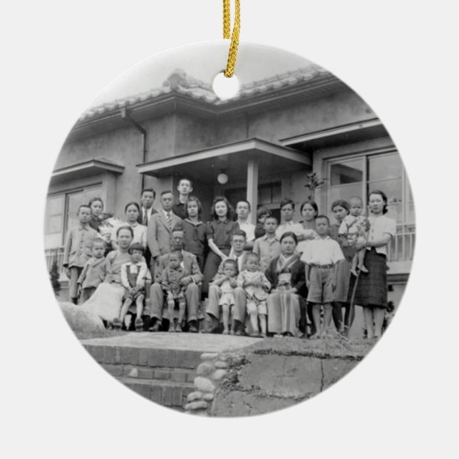 Tu Family Picture Ceramic Ornament (Front)