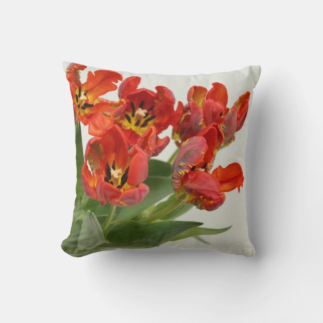 Tulip red throw pillow (Front)