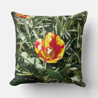 Tulip throw pillow