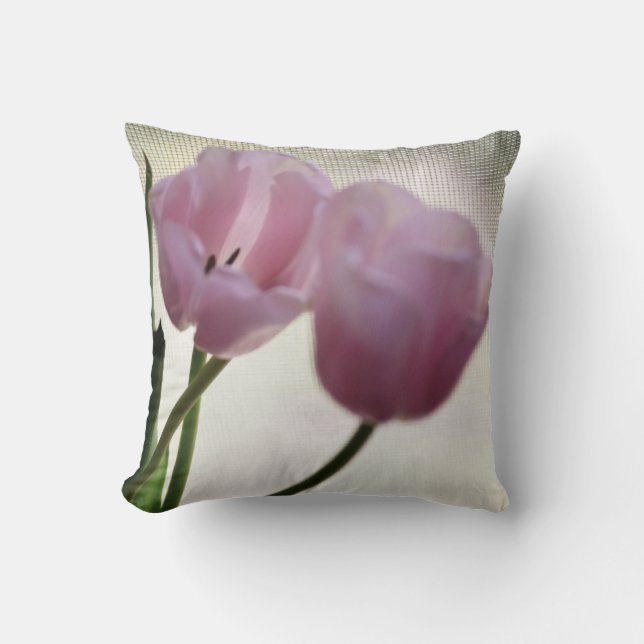 Tulips 3265 throw pillow (Front)