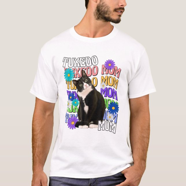 Tuxedo Cat Mom Retro Groovy Cat Lover T-Shirt (Front)