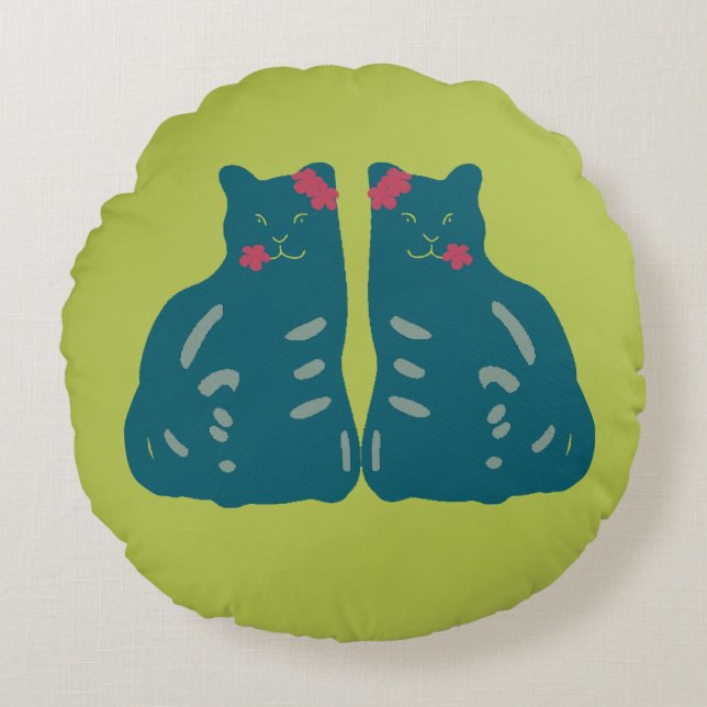 Twin Kittens Round Pillow (Front)