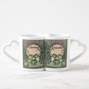 Two Funny Green Arguing Frogs Lily Pad Reeds Coffee Mug Set