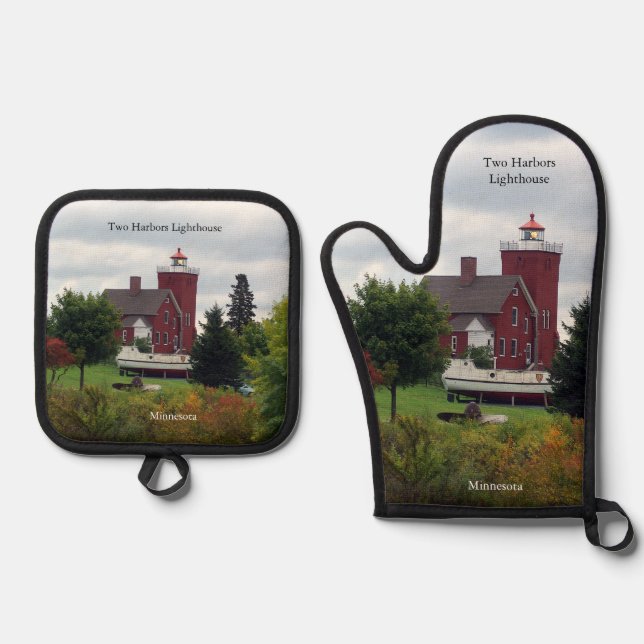 Two Harbors & Boat  Oven Mitt & Pot Holder Set (Front)