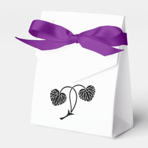 Two-leaf hollyhock favor boxes