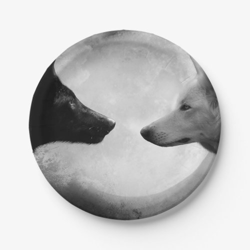 Two wolves facing each other paper plates