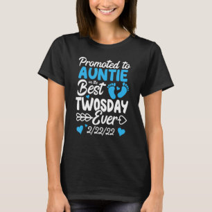 Twosday Promoted To Auntie Aunt New Baby Announcem T-Shirt