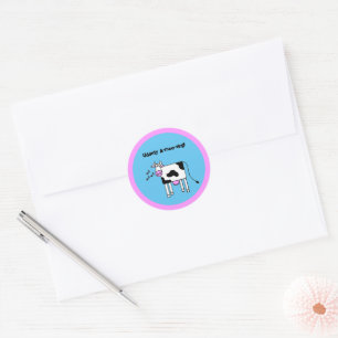 Udderly A-moo-sing Singing Cow Pun Cartoon Design Classic Round Sticker