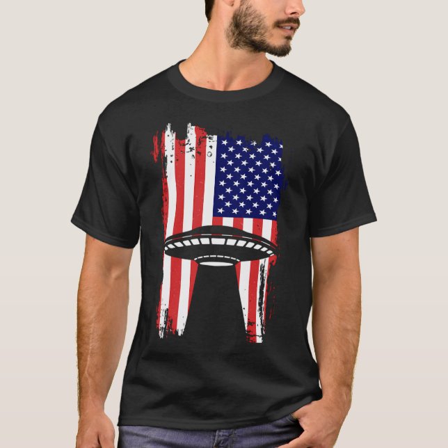 Ufo Alien Abduction 4Th Of July Gift Usa Flag Alie T-Shirt (Front)