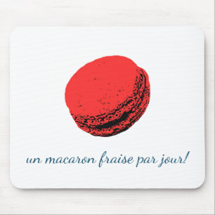 un macaron fraise par jour! mouse pad