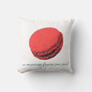 un macaron fraise par jour! outdoor pillow