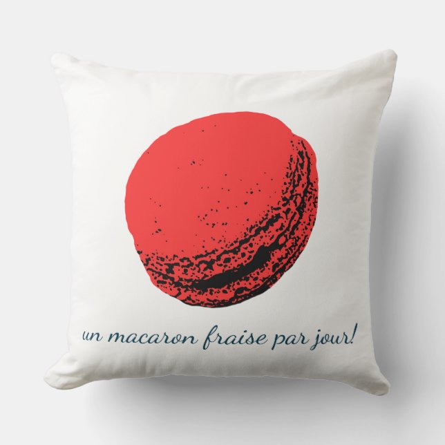 un macaron fraise par jour! throw pillow (Front)