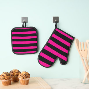 Uneven Stripes - Magenta and Black Oven Mitt & Pot Holder Set