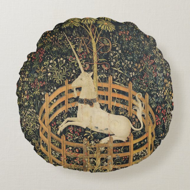 Unicorn Tapestries Classic Tapestry  Round Pillow (Front)