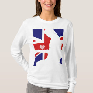 Union Jack Muslim women praying with a heart  T-Shirt