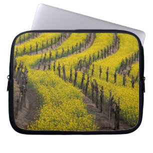 USA, California, Napa Valley, Los Carneros Ava. Laptop Sleeve