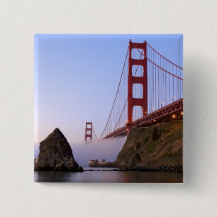 USA, California, San Francisco. Golden Gate 3 Button