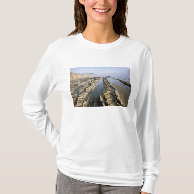 USA, California, Santa Barbara, Henry's Beach. T-Shirt (Front)