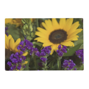 USA, close-up of bridal flower arrangement, Placemat