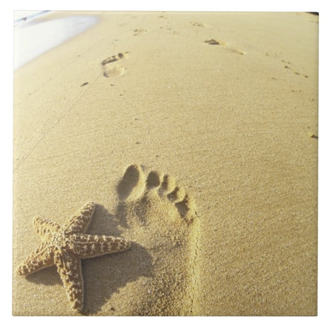 USA, Hawaii, Maui, Makena Beach, Footprint and Ceramic Tile (Front)