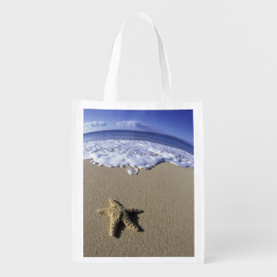 USA, Hawaii, Maui, Makena Beach, Starfish and Reusable Grocery Bag