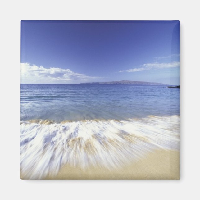 USA, Hawaii, Maui, Surf coming in to Makena Magnet (Front)