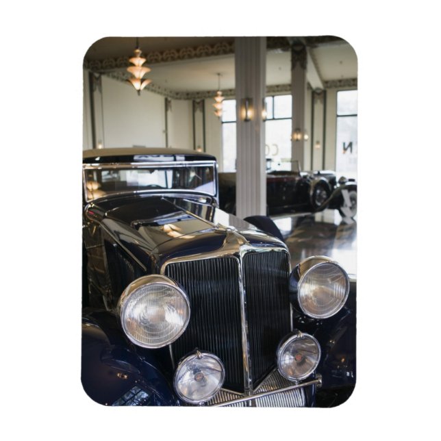 USA, Indiana, Auburn: Auburn, Cord, Duesenberg 6 Magnet (Vertical)