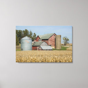 USA, IOWA, Froelich: Old farm Canvas Print