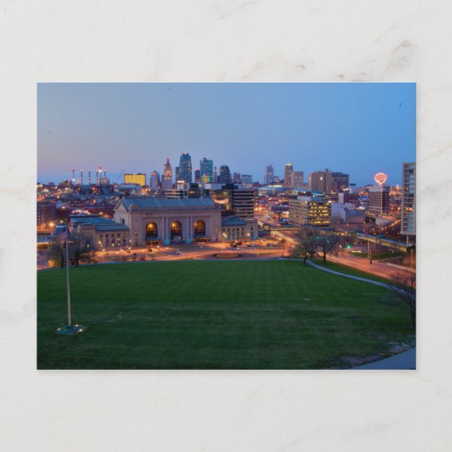 USA - Kansas - City Skyline As Night Descends Postcard (Front)