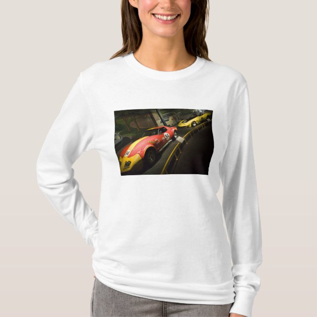USA, Kentucky, Bowling Green: National Corvette 4 T-Shirt (Front)