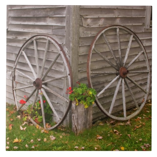 USA, Main. Wagon Wheels Ceramic Tile (Front)