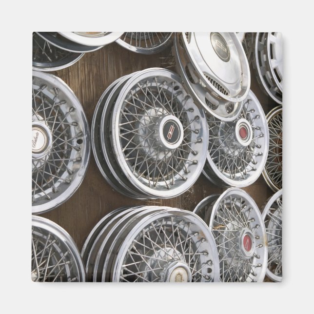 USA, New Mexico, Prewitt: Auto Hubcaps / Rt. 66 Magnet (Front)