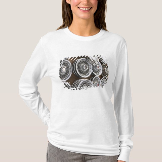USA, New Mexico, Prewitt: Auto Hubcaps / Rt. 66 T-Shirt (Front)