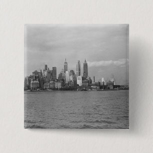 USA New York City Manhattan skyline B&W Pinback Button