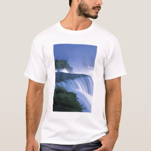 USA, New York, Niagara Falls. American Falls in T-Shirt