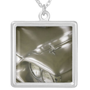 USA, Ohio, Cleveland: Western Reserve Historical Silver Plated Necklace