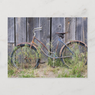 USA, Oregon, Bend. A dilapidated old bike Postcard