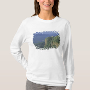 USA, Oregon, Columbia River Gorge NSA. View of T-Shirt